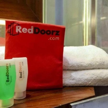 Hotel RedDoorz @ Jalan Pemuda Medan Zewnętrze zdjęcie