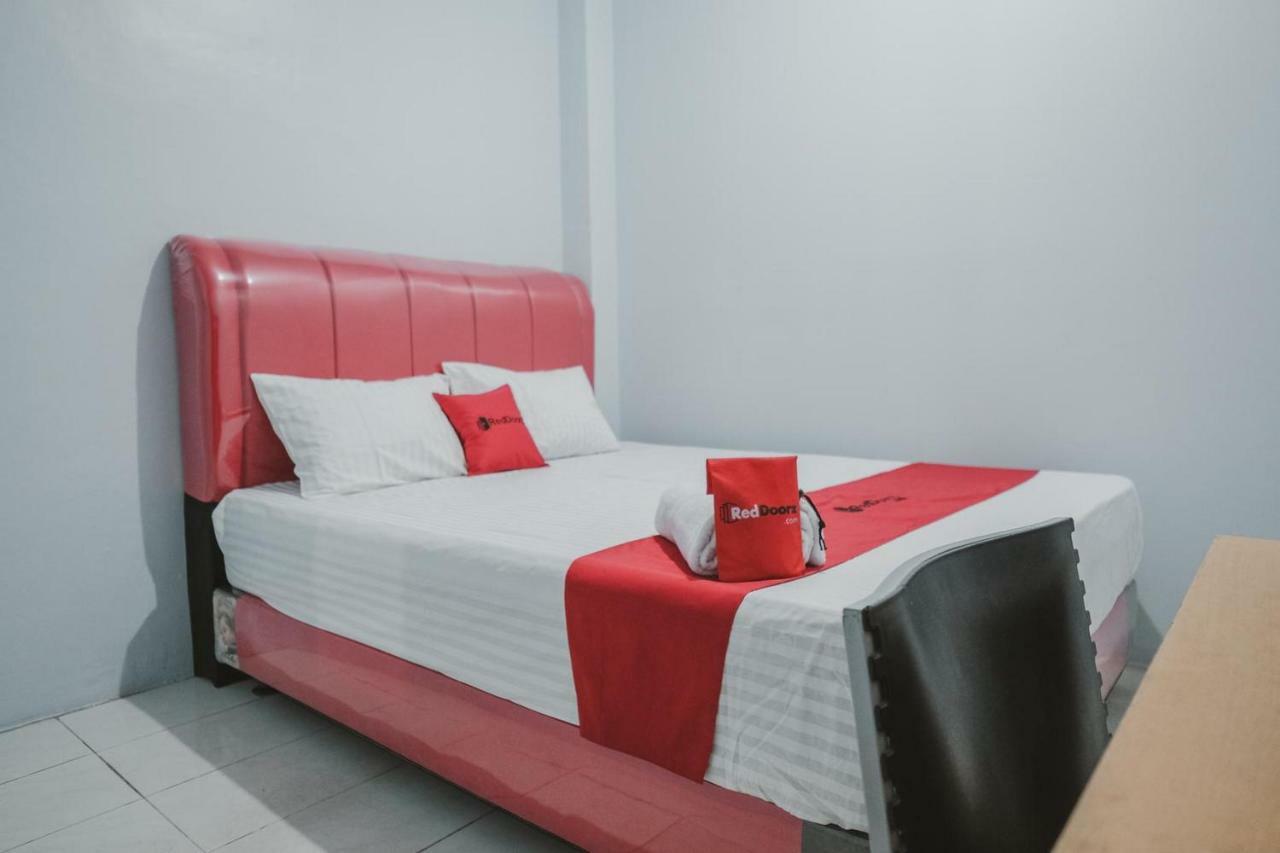 Hotel RedDoorz @ Jalan Pemuda Medan Zewnętrze zdjęcie