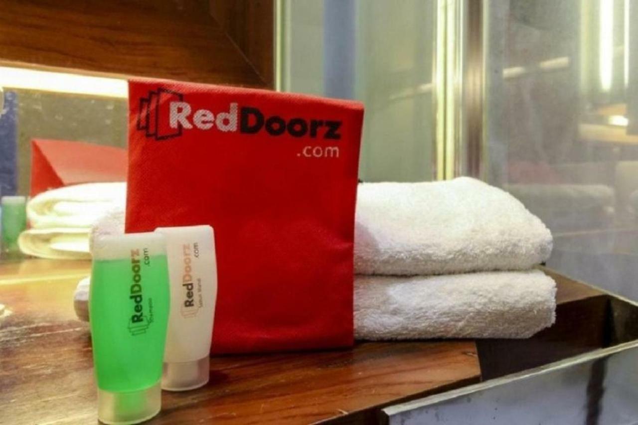 Hotel RedDoorz @ Jalan Pemuda Medan Zewnętrze zdjęcie